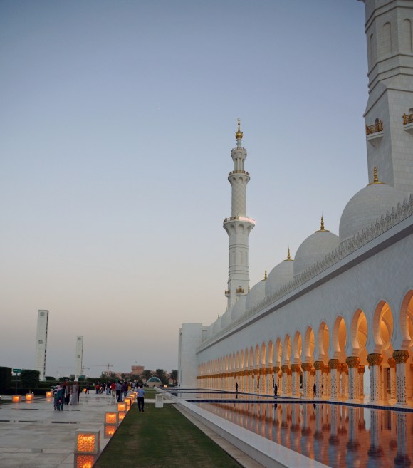Sheikh Zayed Grand Mosque reflecting pool 2