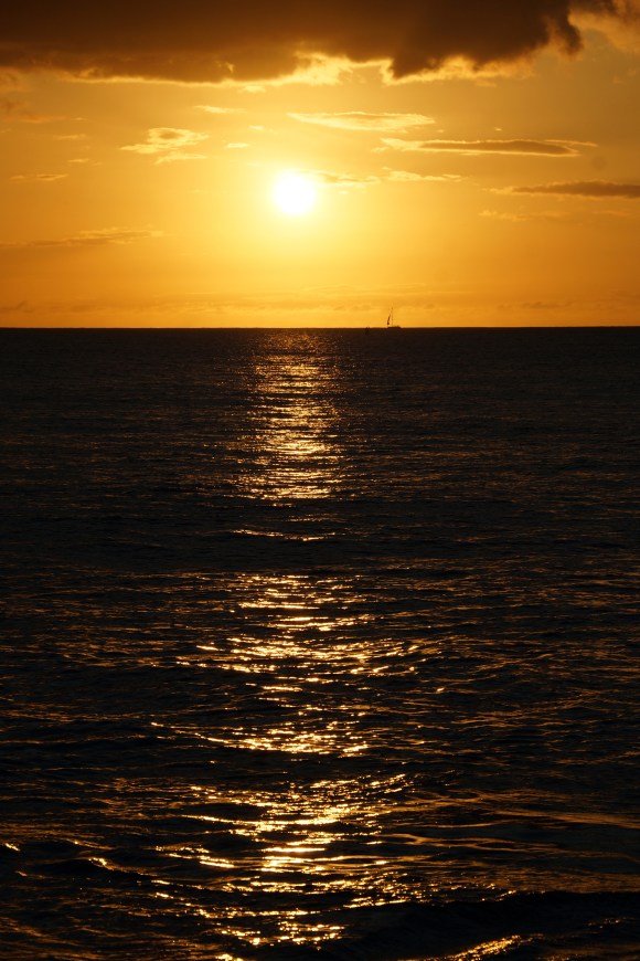 Hawaiian Vacation_Boat on the horizon