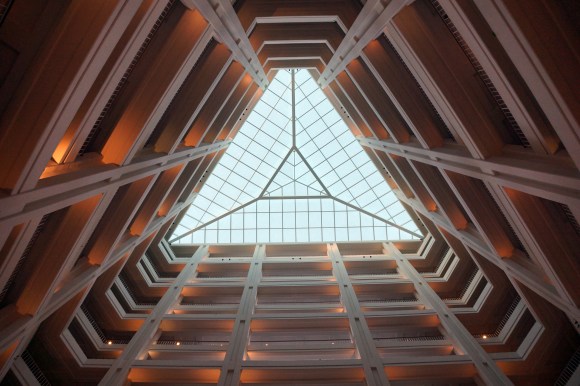 Hawaiian Vacation_Hotel Atrium