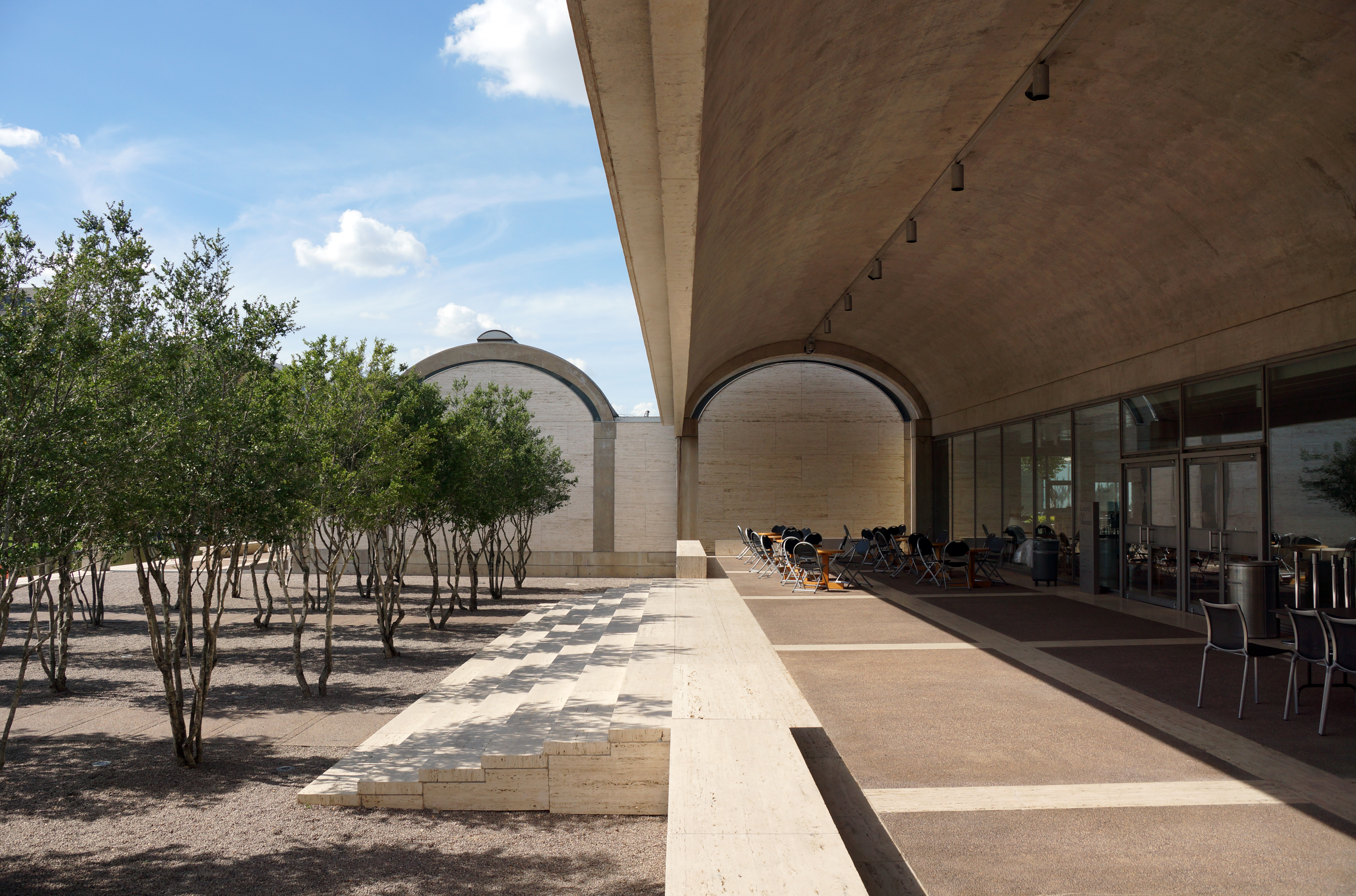 Kimbell Art Museum_Exertior_Courtyard