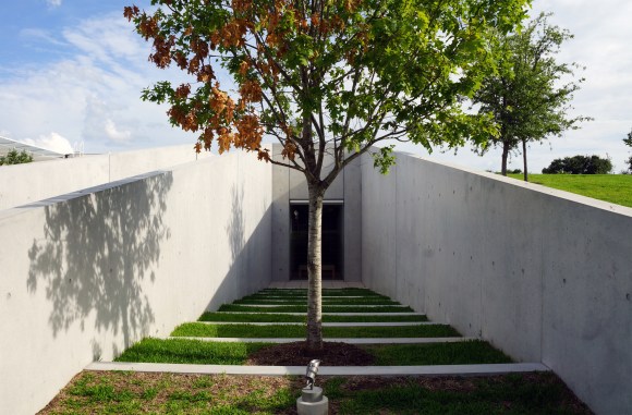 Kimbell Art Museum Addition_Bench spot exterior