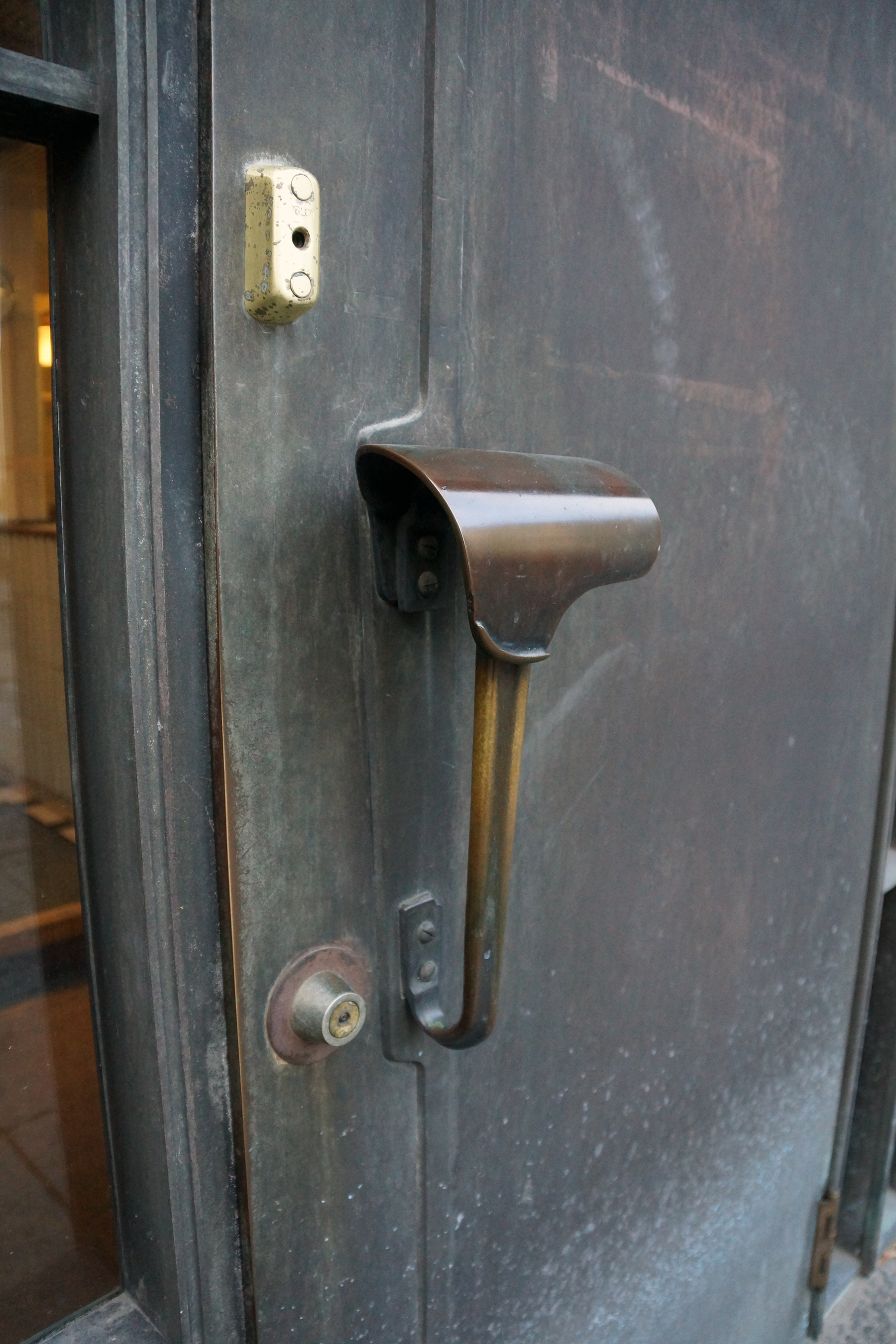 NationalPensionsInsitute_AlvarAalto_EntryDoorHandle