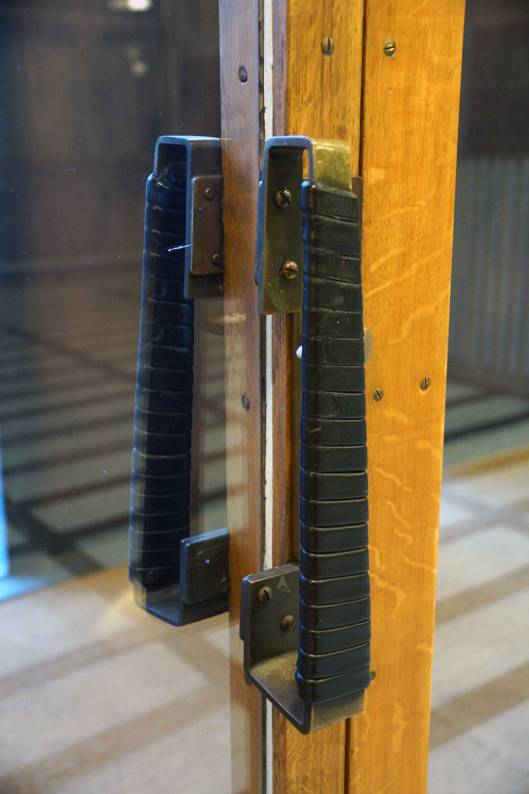 NationalPensionsInsitute_AlvarAalto_LeatherDoorHandle